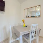 Charmant Mas Centrale, Bord De Mer Cour Interieur Ideal Pour 4 Personnes
