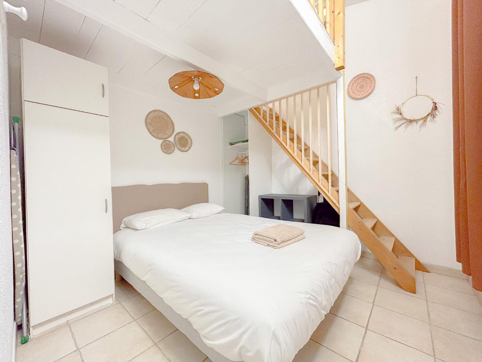 Mas Centrale, Bord De Cour Interieur Ideal Pour 4 Personnes * Fréjus